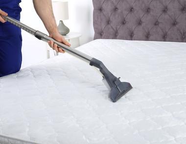 Jak wyczyścić betoniarkę ze starego betonu?